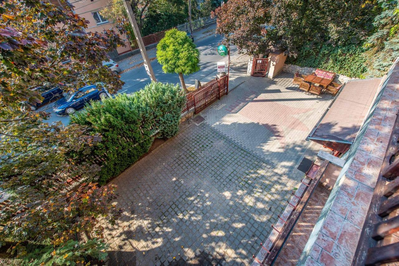 Korona Panzio Bed & Breakfast Budapest