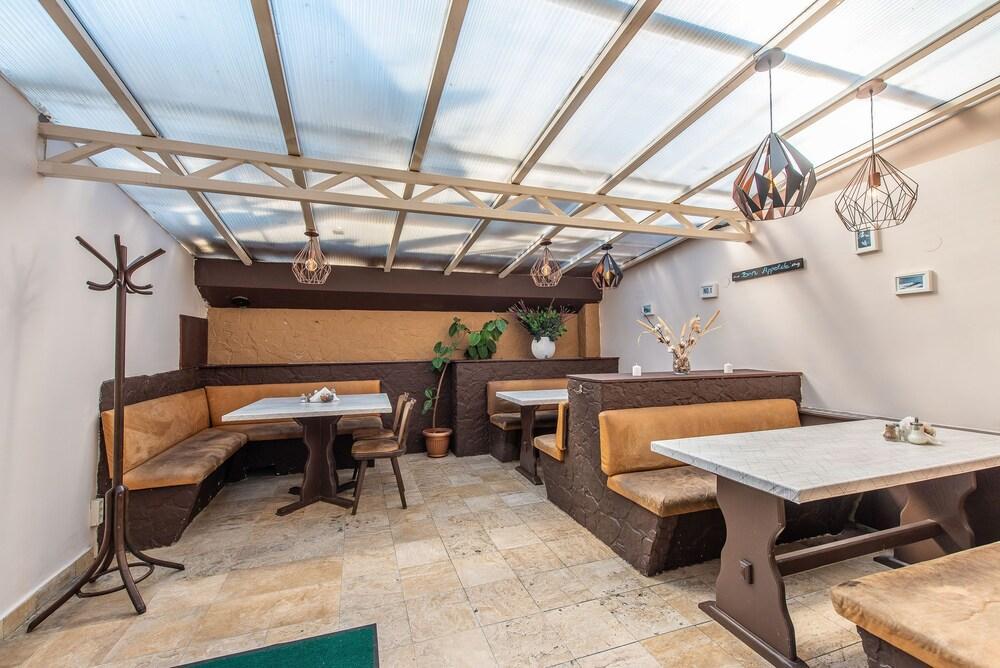 Korona Panzio Bed & Breakfast Boedapest